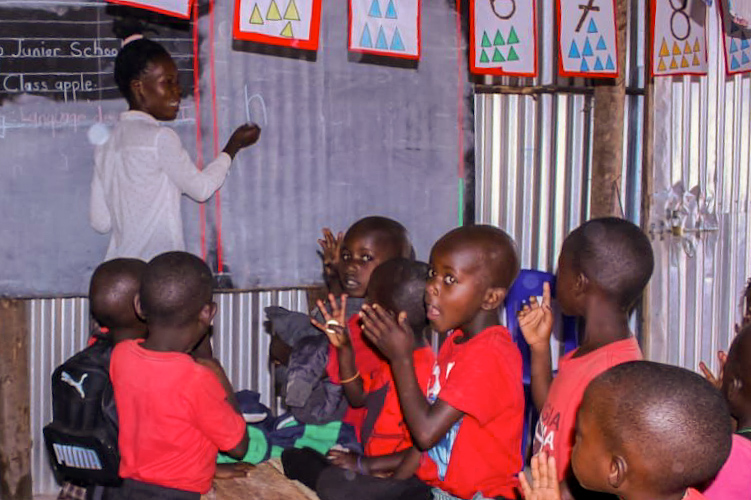 Schule Uganda Schulkinder