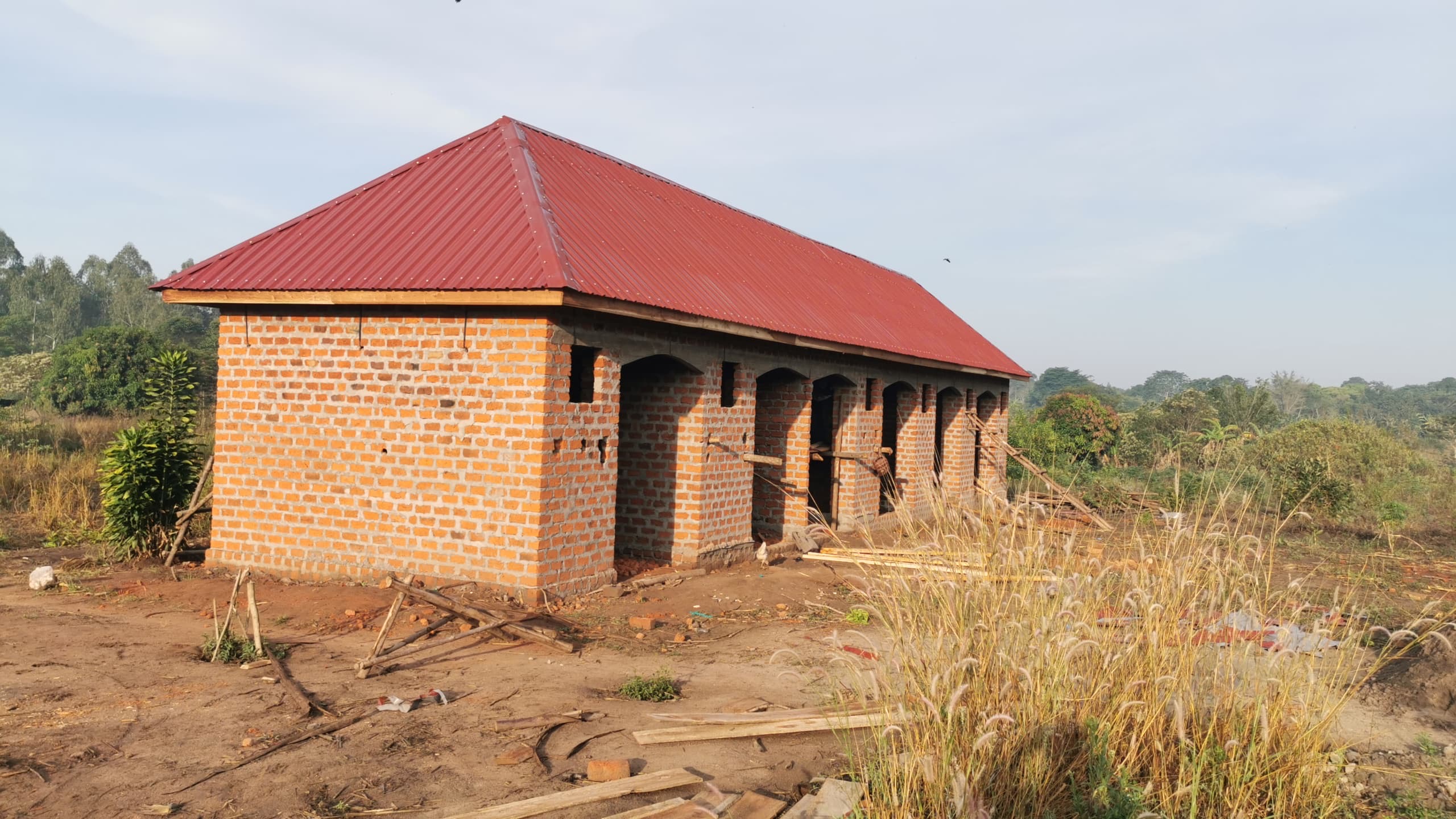 Lehrerunterkünfte Schule Uganda Schulkinder