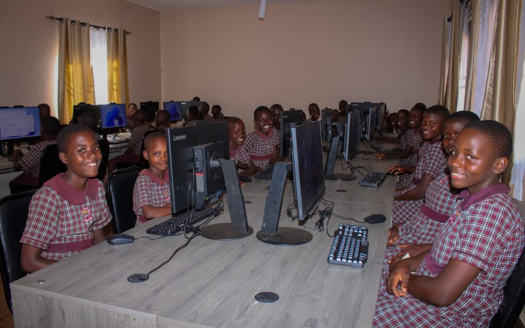 Computerraum für unsere Schule